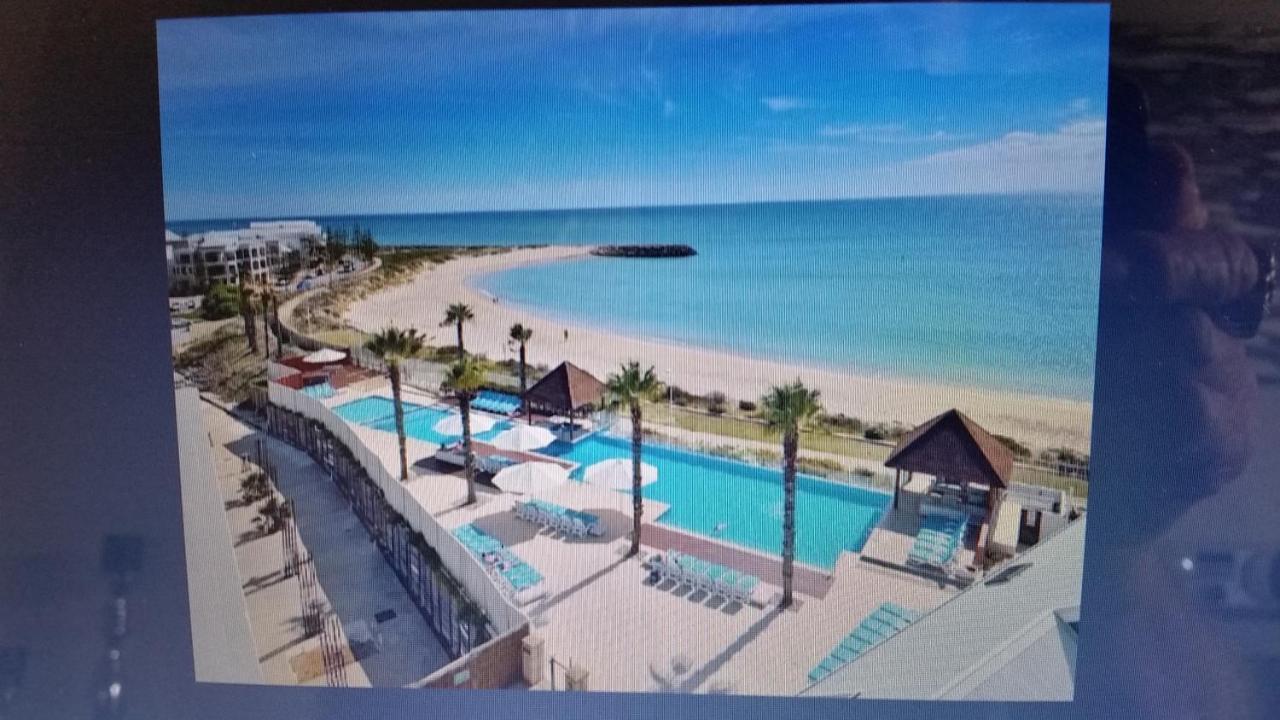An Ocean,Beachfront And Pool View Apartment 210 Mandurah Exteriör bild