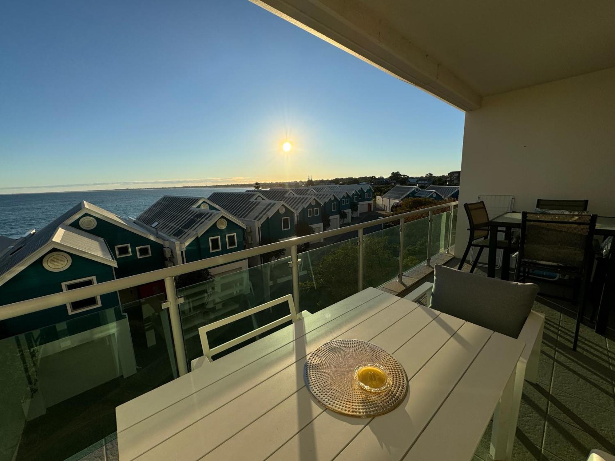 An Ocean,Beachfront And Pool View Apartment 210 Mandurah Exteriör bild
