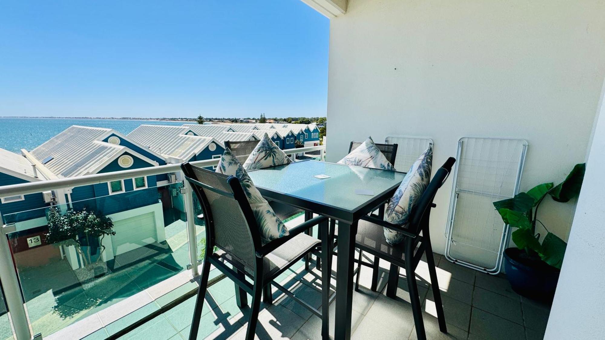 An Ocean,Beachfront And Pool View Apartment 210 Mandurah Exteriör bild