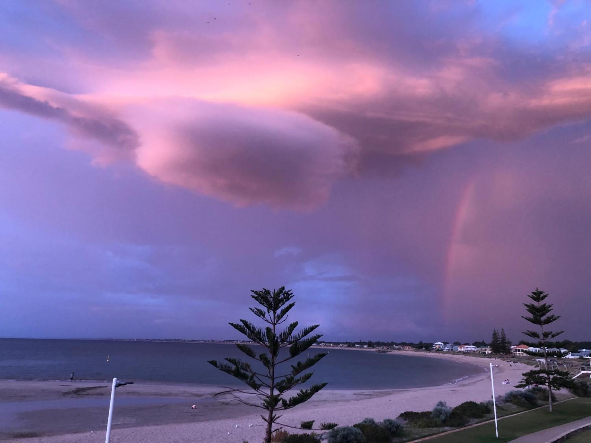 An Ocean,Beachfront And Pool View Apartment 210 Mandurah Exteriör bild