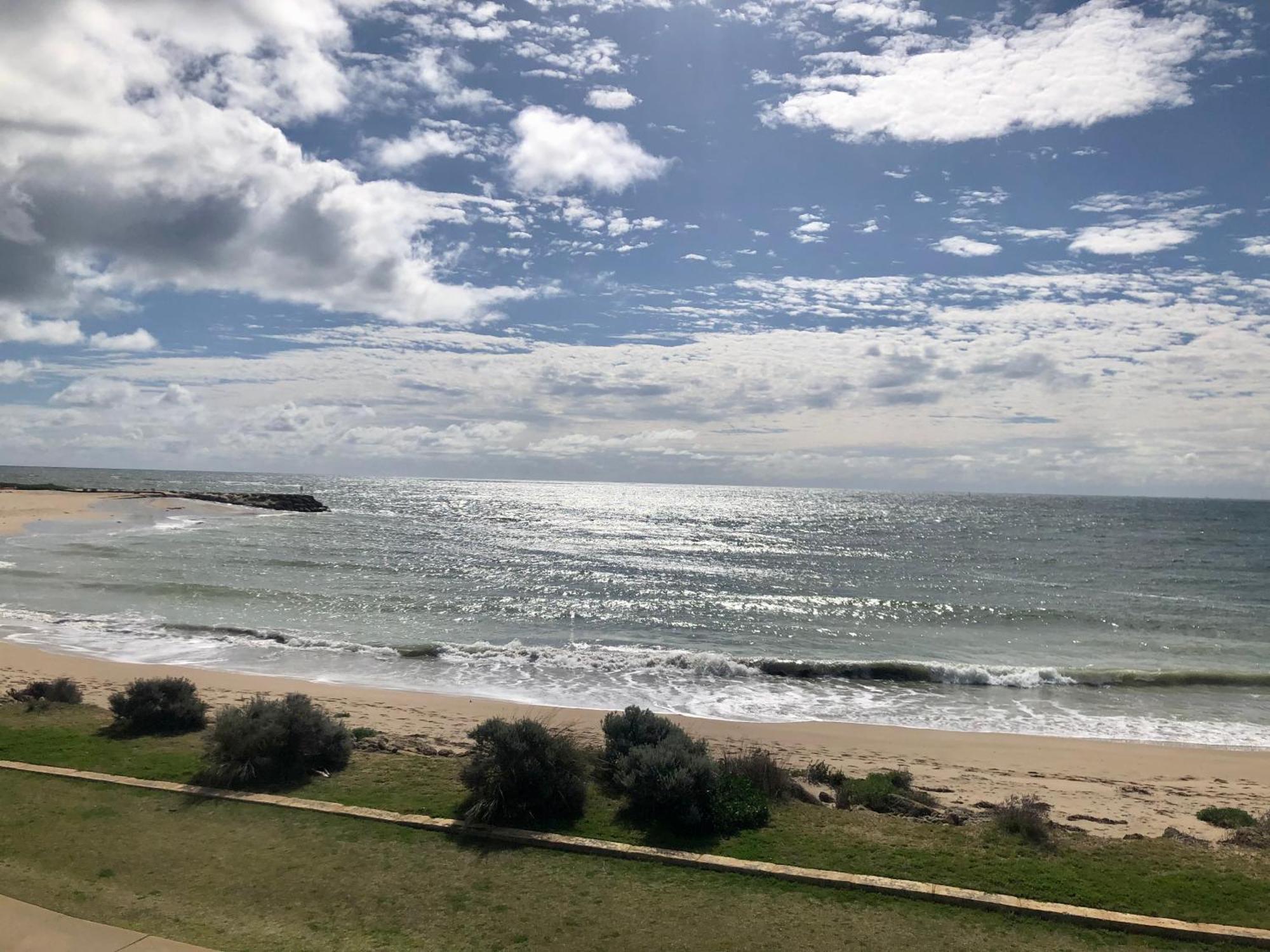 An Ocean,Beachfront And Pool View Apartment 210 Mandurah Exteriör bild