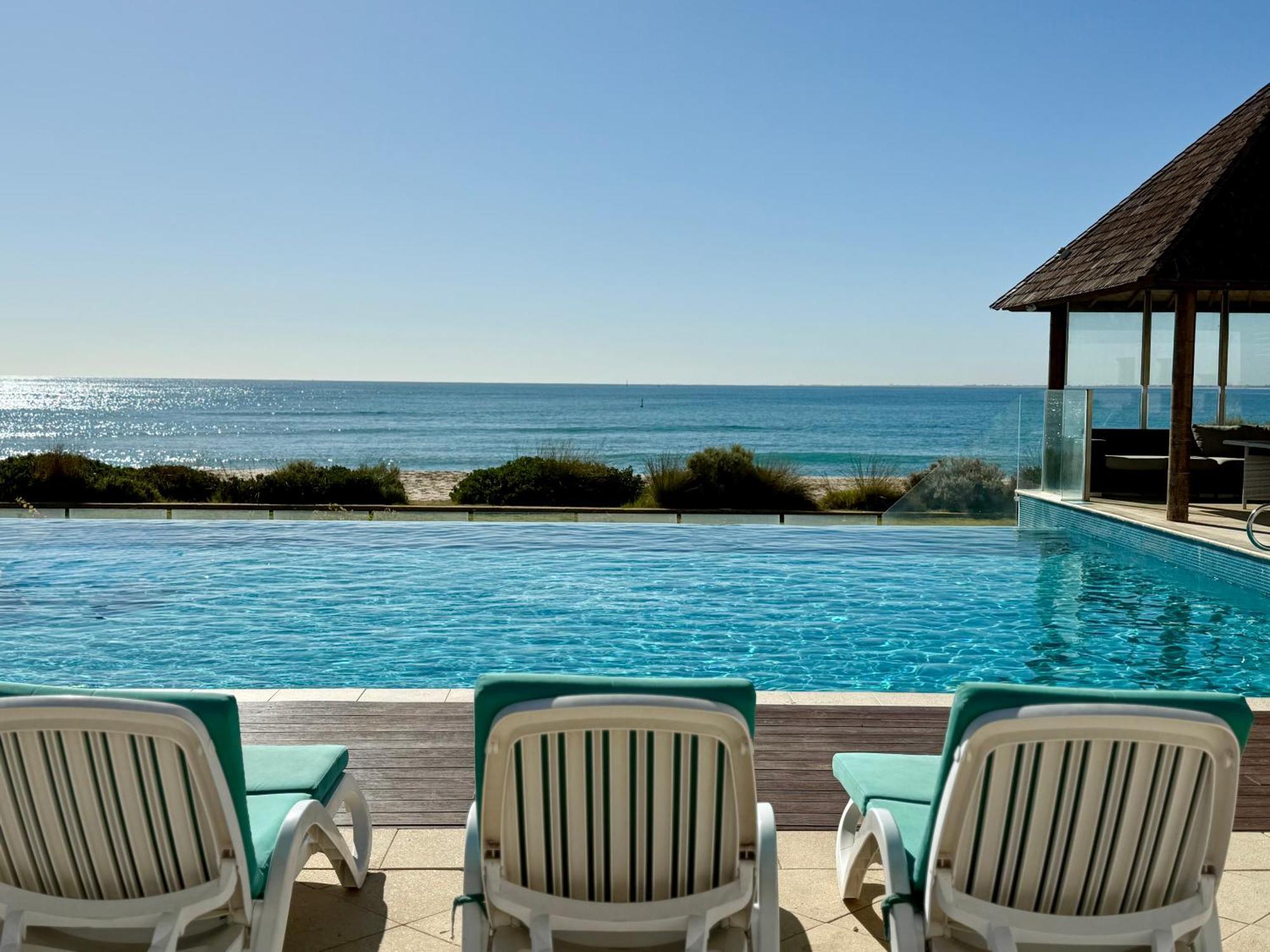 An Ocean,Beachfront And Pool View Apartment 210 Mandurah Exteriör bild