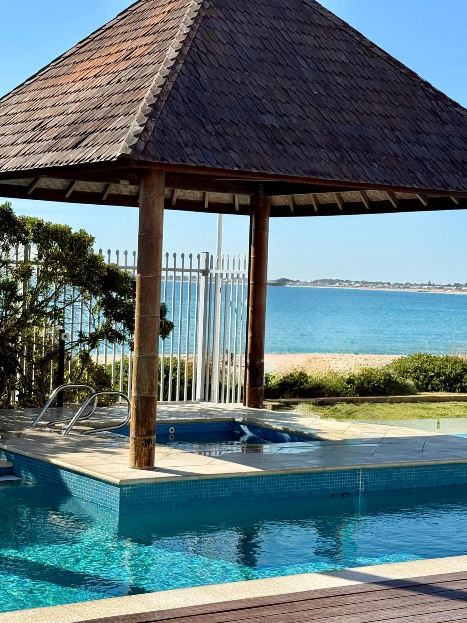 An Ocean,Beachfront And Pool View Apartment 210 Mandurah Exteriör bild